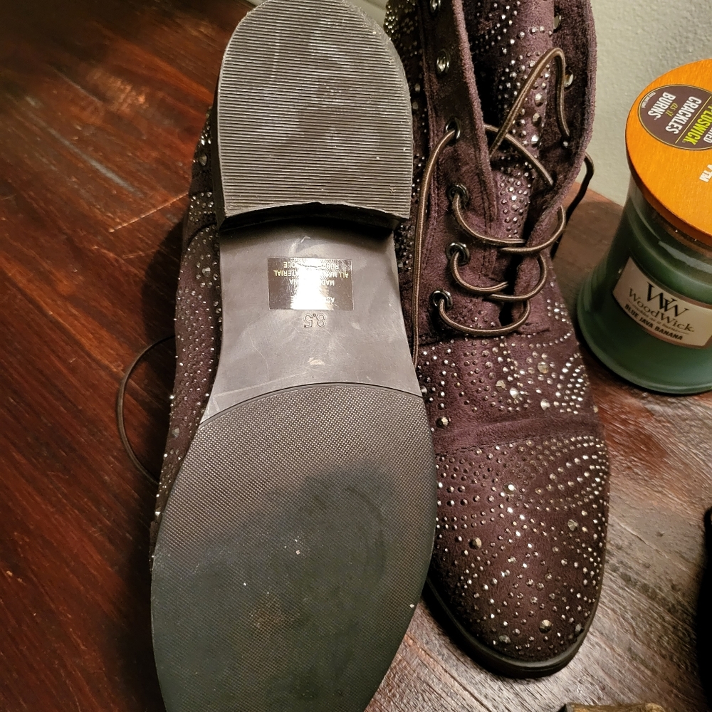 Boots - Picture 3 of 3